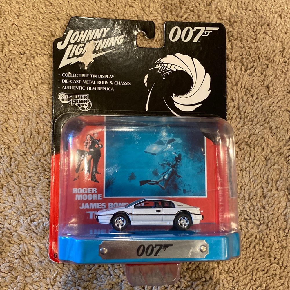 New! 007 Johnny Lightning Car